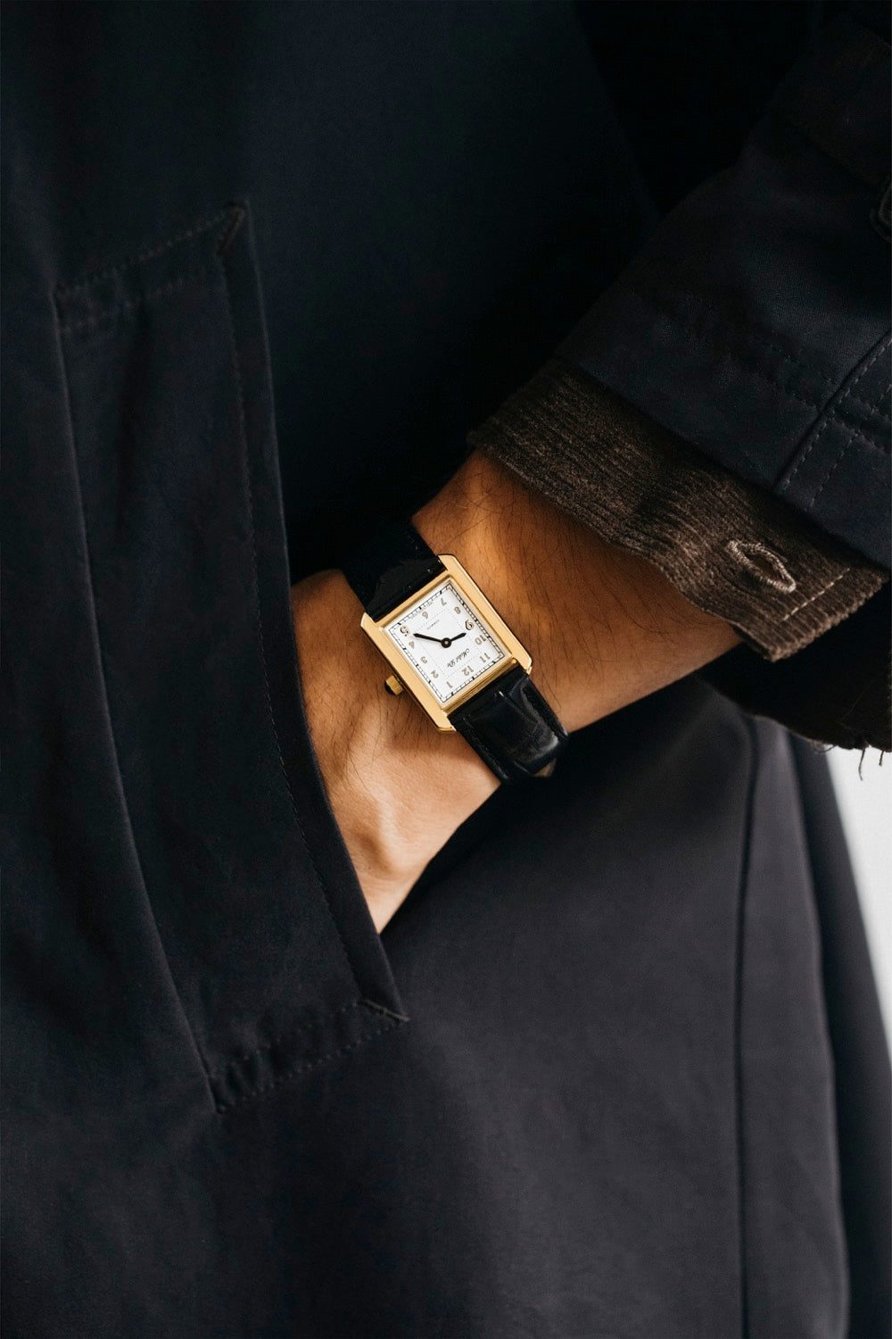 Motel De Tropic Watch - Commute Gold / Ready Stock